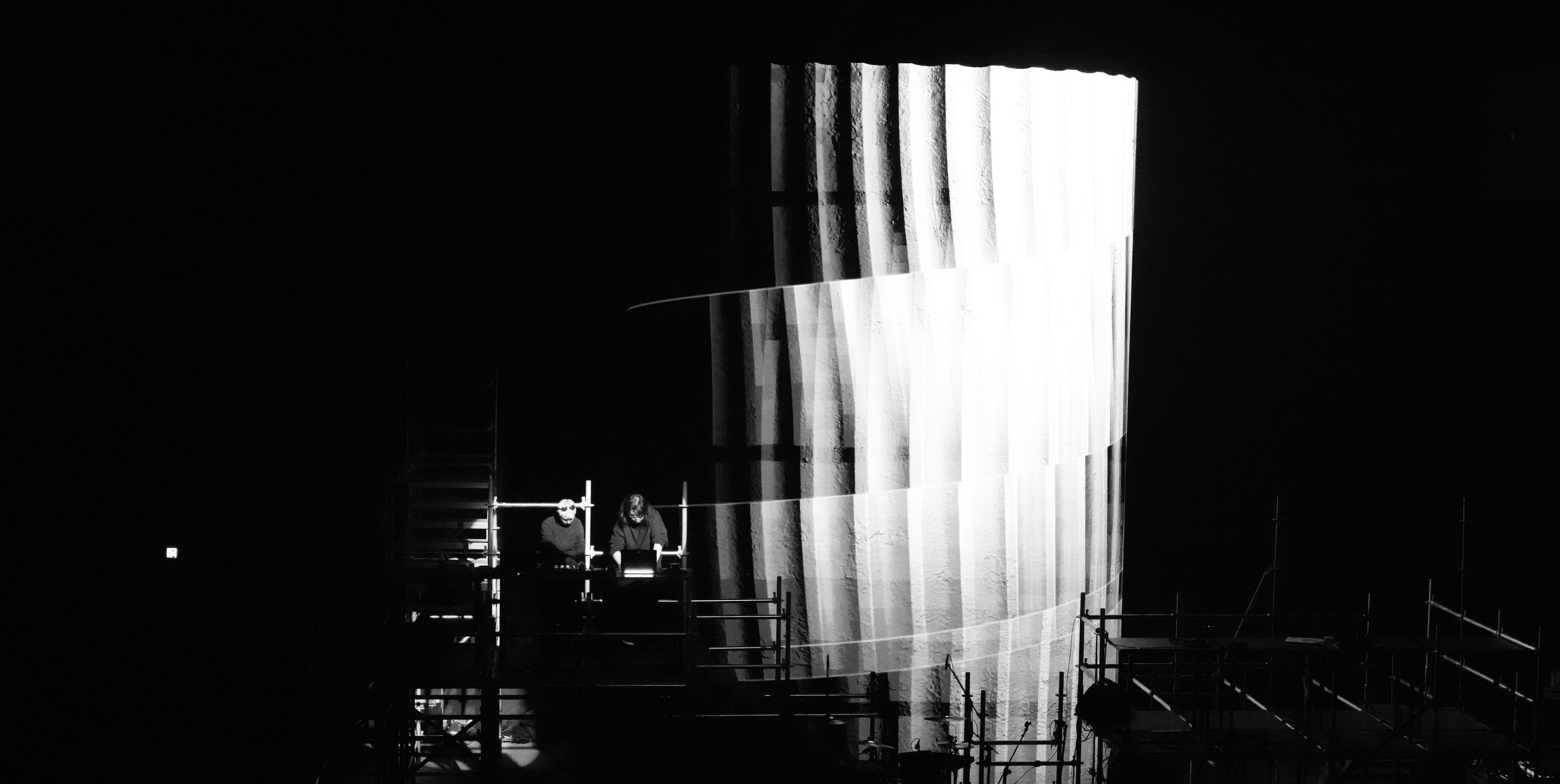 HERING ILLUSION · TIMELY SIGNAL